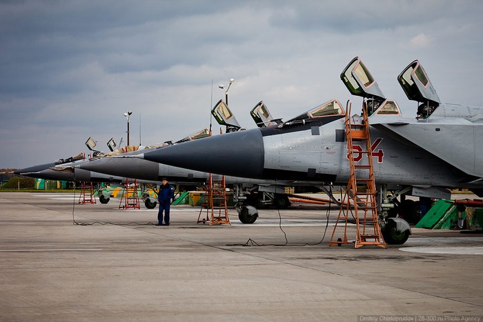 MiG-31 là một mẫu máy bay đánh chặn chiến lược trên chiến trường của Liên Xô, trước khi Liên Xô tan rã.